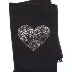 New in package scarf with heart